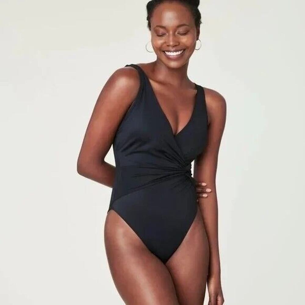 NWT Andie The Capri One Piece Swimsuit Deep V Neck Removable Pads Small Black